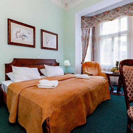 Hotel Ester Karlovy Vary Bagian luar foto
