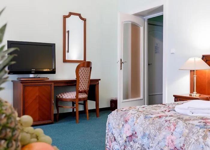 Hotel Ester Karlovy Vary Bagian luar foto