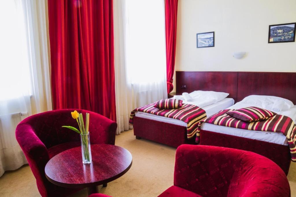 Hotel Ester Karlovy Vary Bagian luar foto