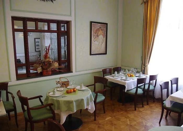 Hotel Ester Karlovy Vary Bagian luar foto