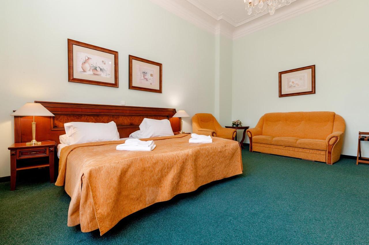 Hotel Ester Karlovy Vary Bagian luar foto
