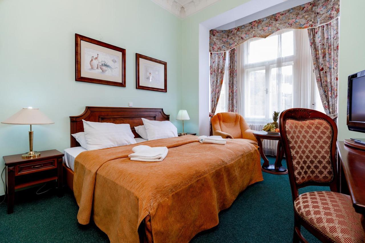 Hotel Ester Karlovy Vary Bagian luar foto