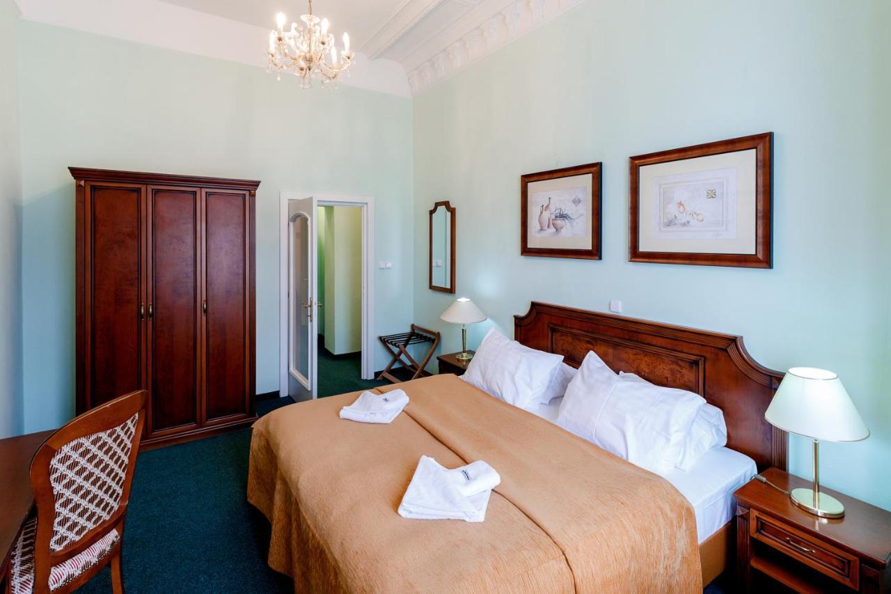 Hotel Ester Karlovy Vary Bagian luar foto