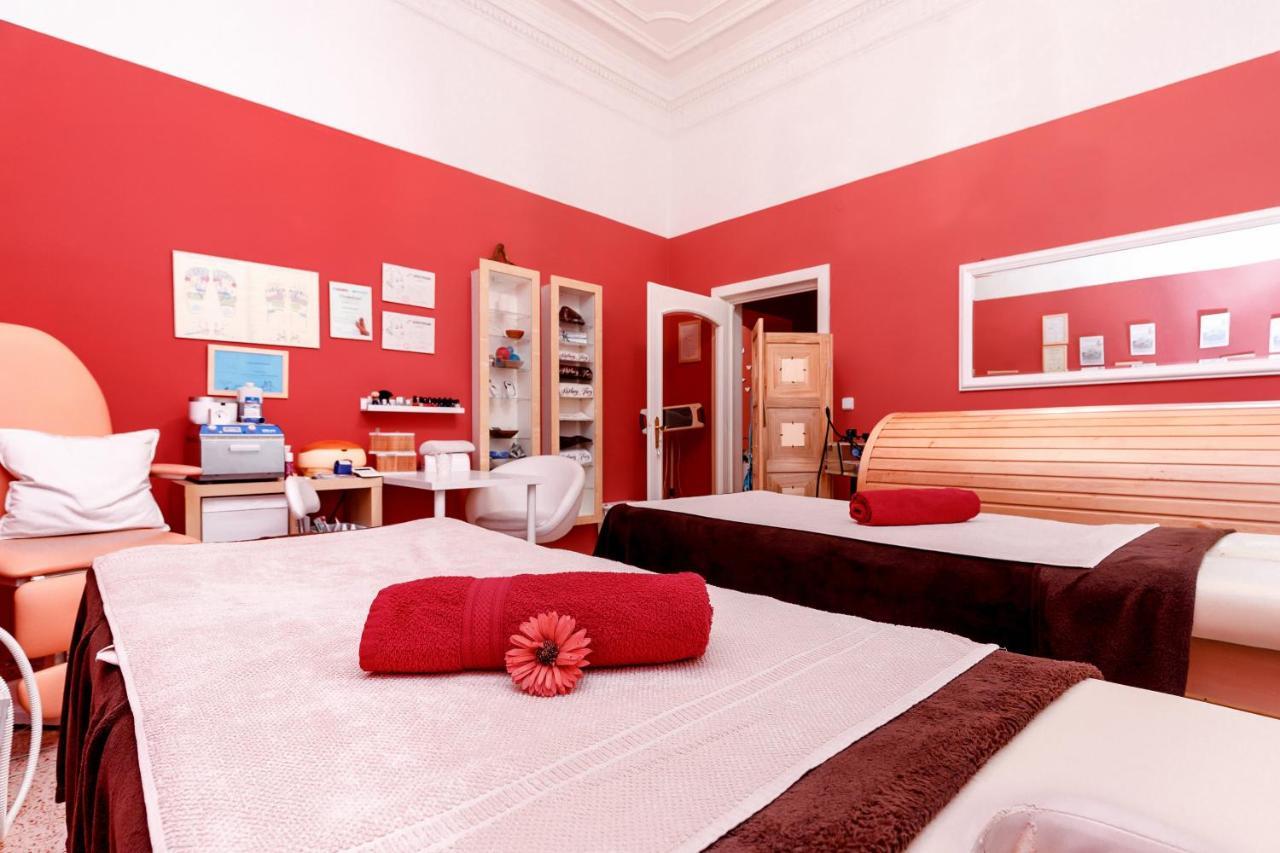 Hotel Ester Karlovy Vary Bagian luar foto