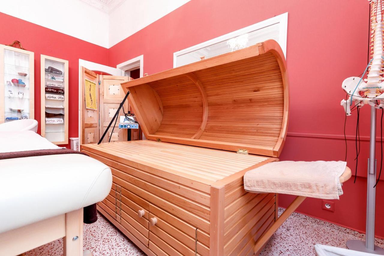 Hotel Ester Karlovy Vary Bagian luar foto