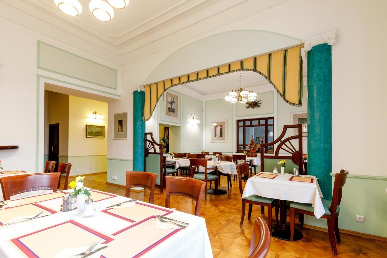 Hotel Ester Karlovy Vary Bagian luar foto
