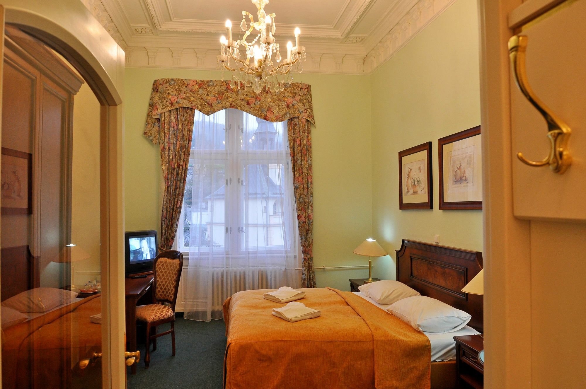 Hotel Ester Karlovy Vary Bagian luar foto