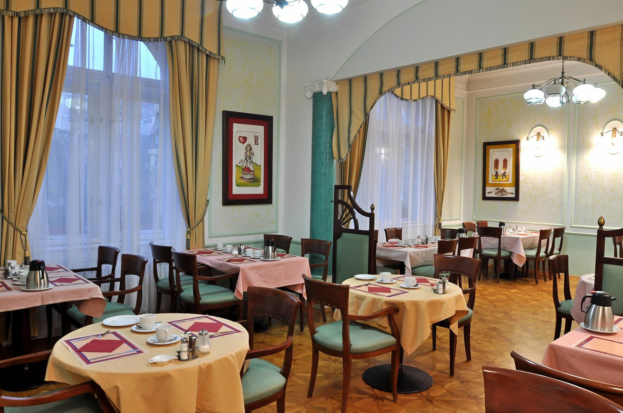 Hotel Ester Karlovy Vary Bagian luar foto