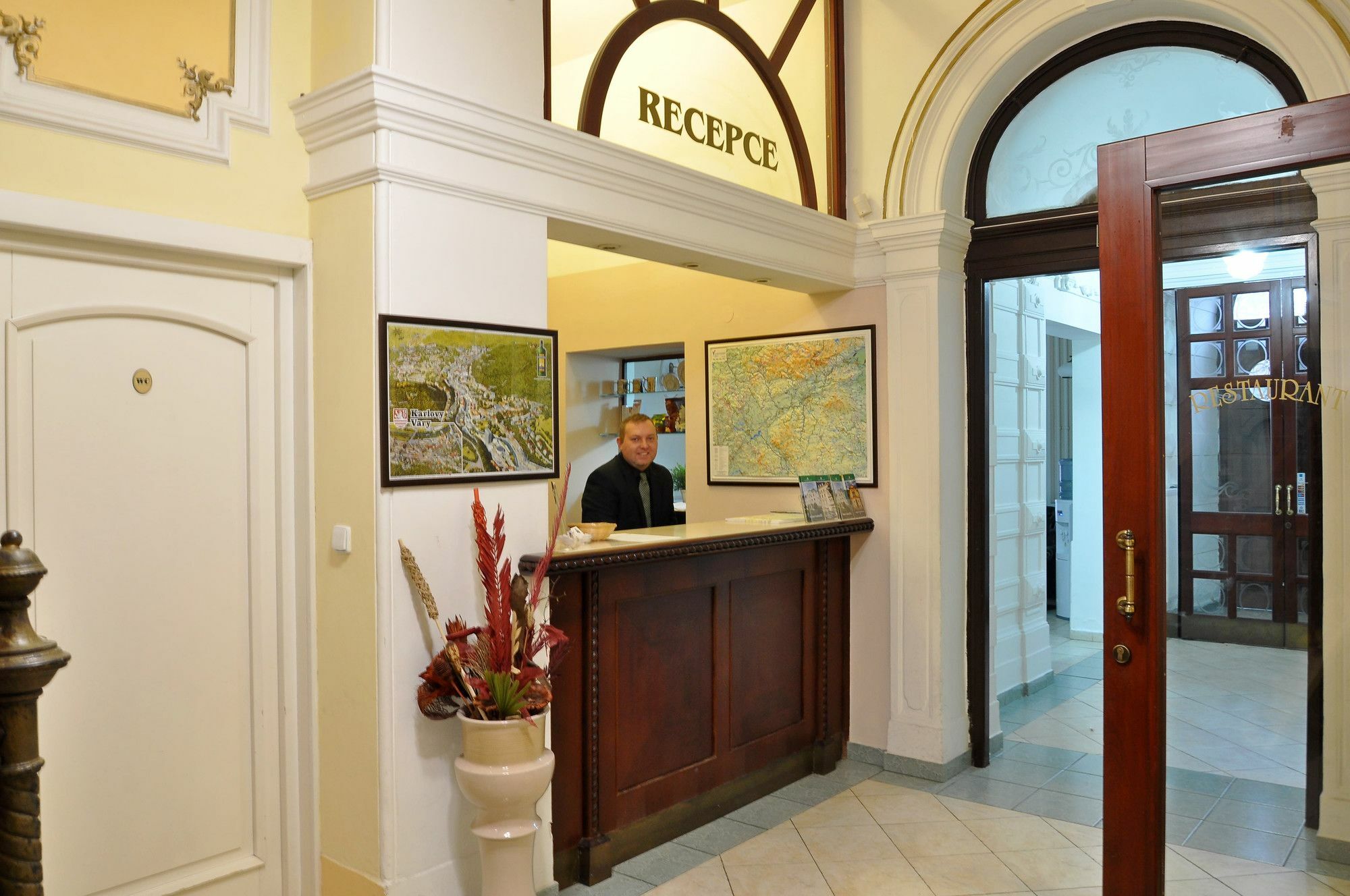 Hotel Ester Karlovy Vary Bagian luar foto