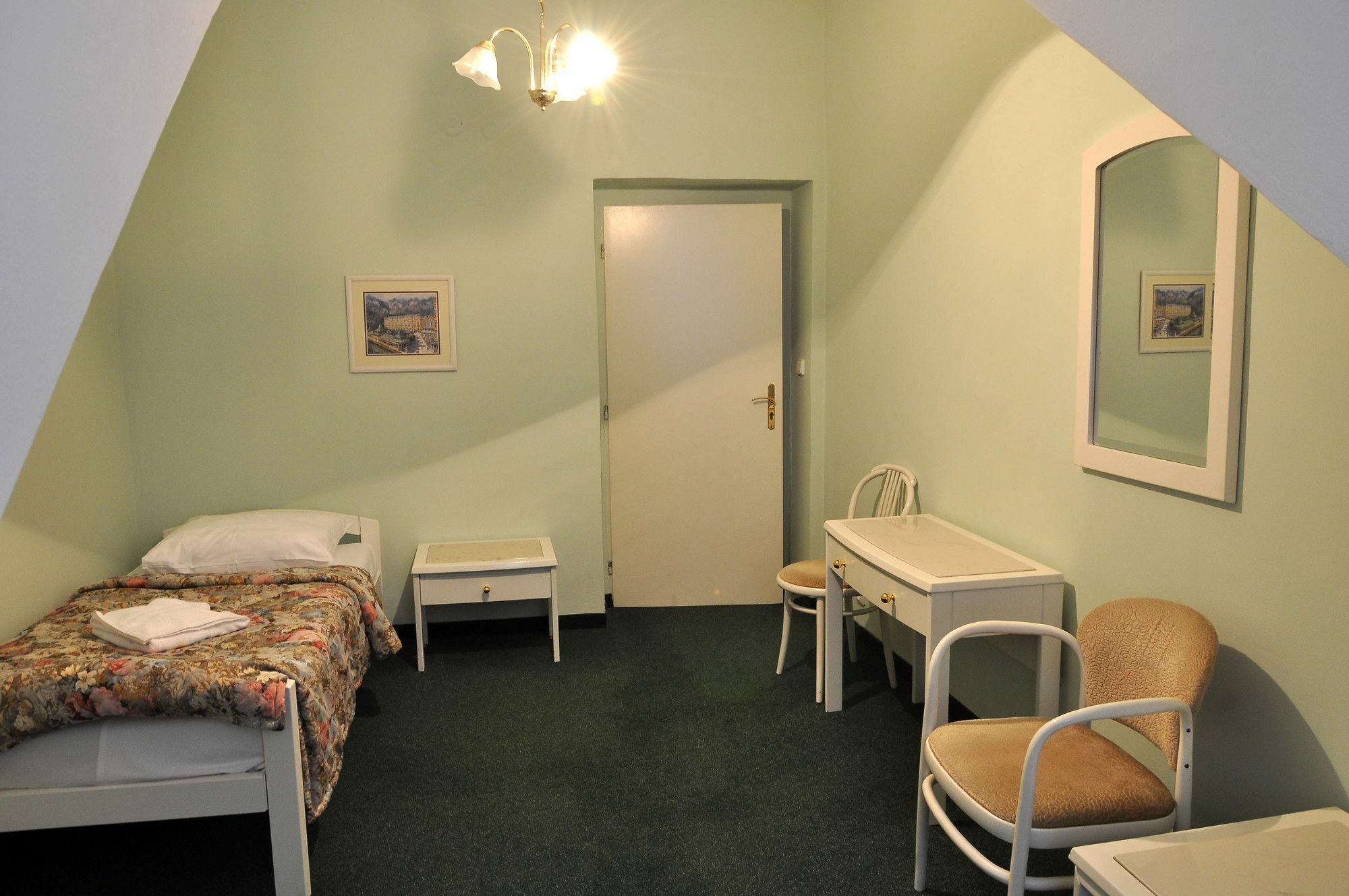 Hotel Ester Karlovy Vary Bagian luar foto